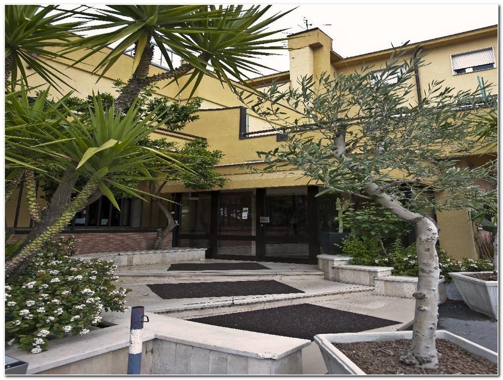 Hotel Veronese Cerignola Exterior foto