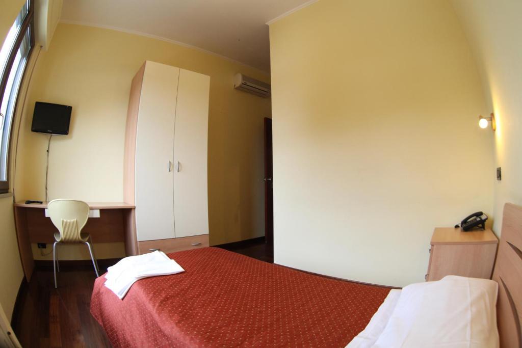 Hotel Veronese Cerignola Zimmer foto
